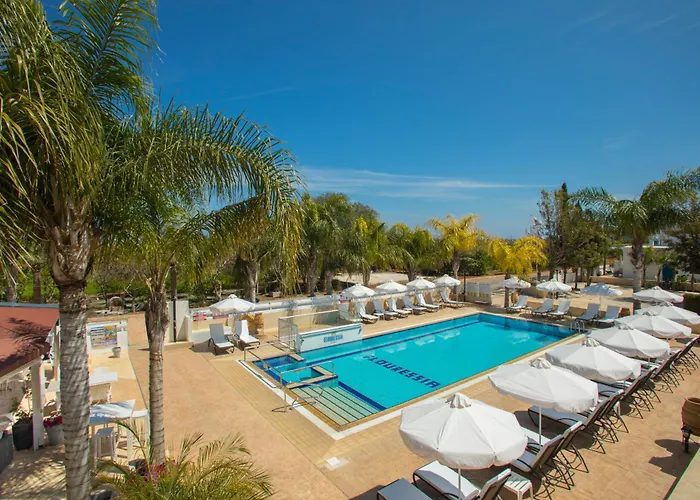 Flouressia Gardens Aparthotel Protaras